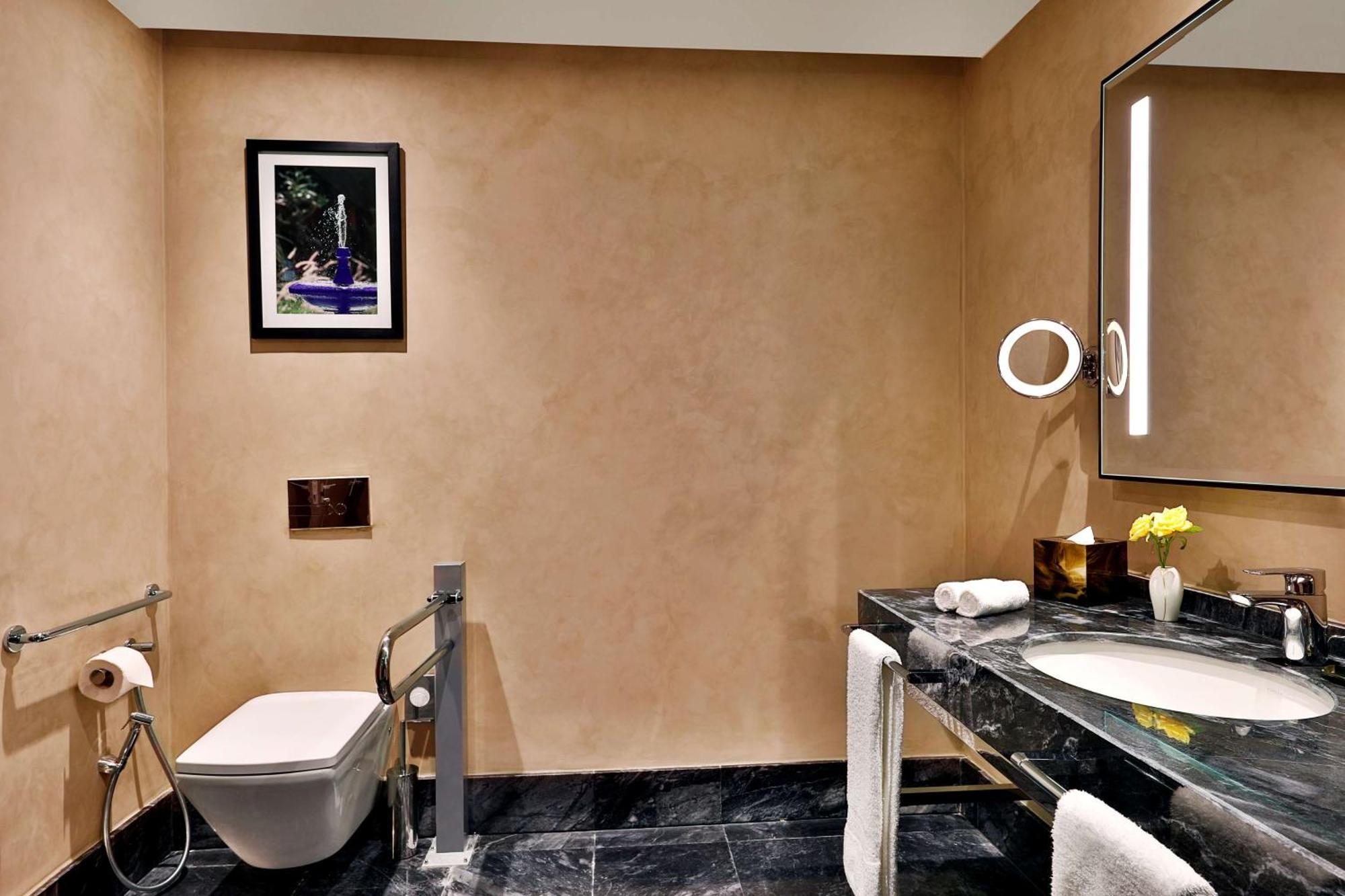 Hilton Tanger City Center Exteriér fotografie A bathroom at the Taj Mahal Palace, Mumbai