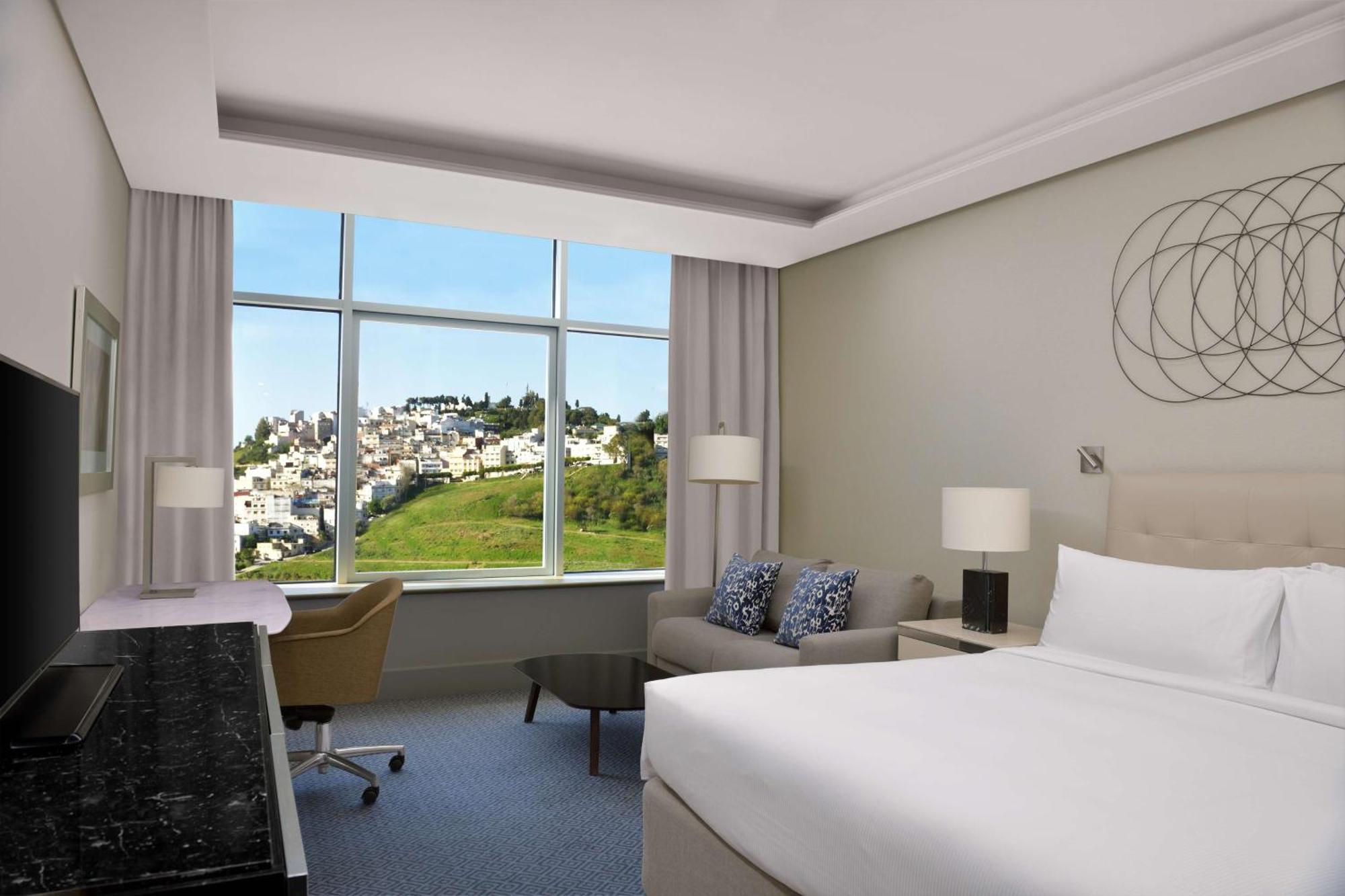 Hilton Tanger City Center Exteriér fotografie A guest room at the hotel