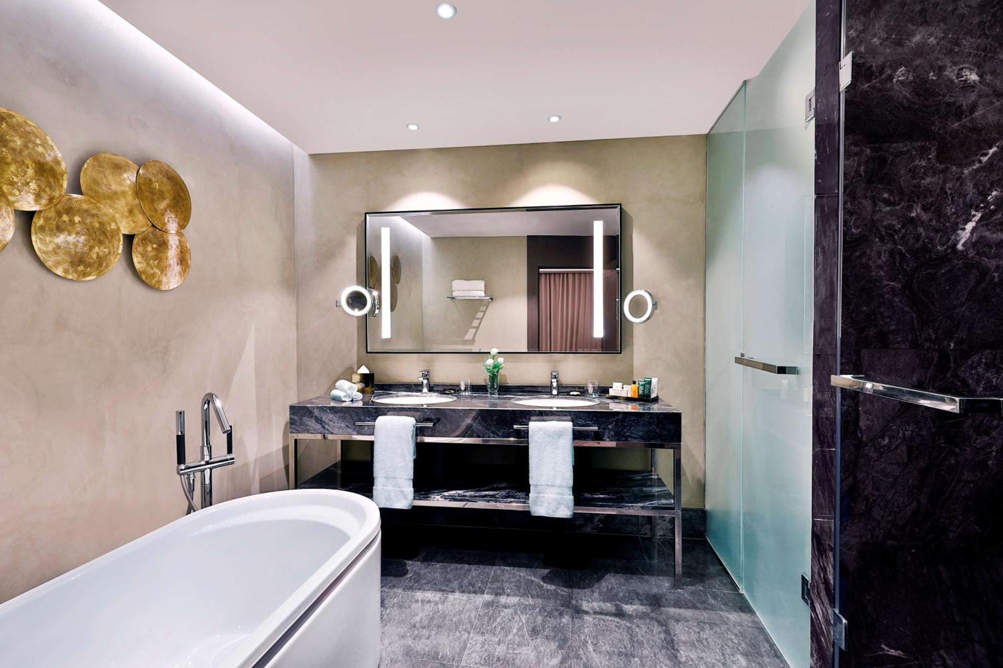 Hilton Tanger City Center Exteriér fotografie Bathroom