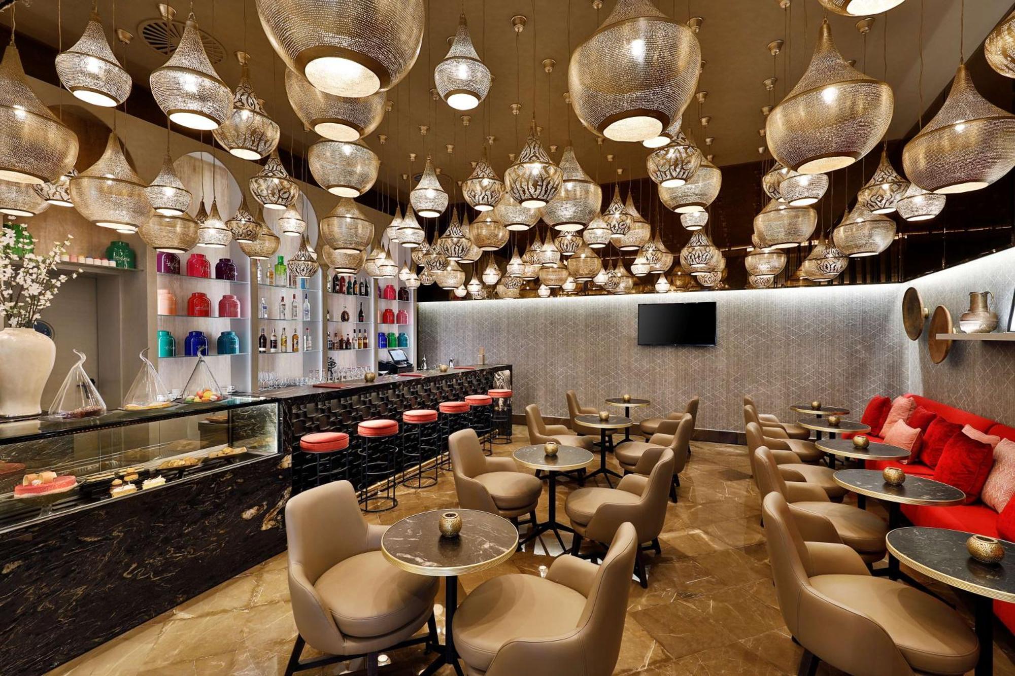 Hilton Tanger City Center Exteriér fotografie The interior of the lounge