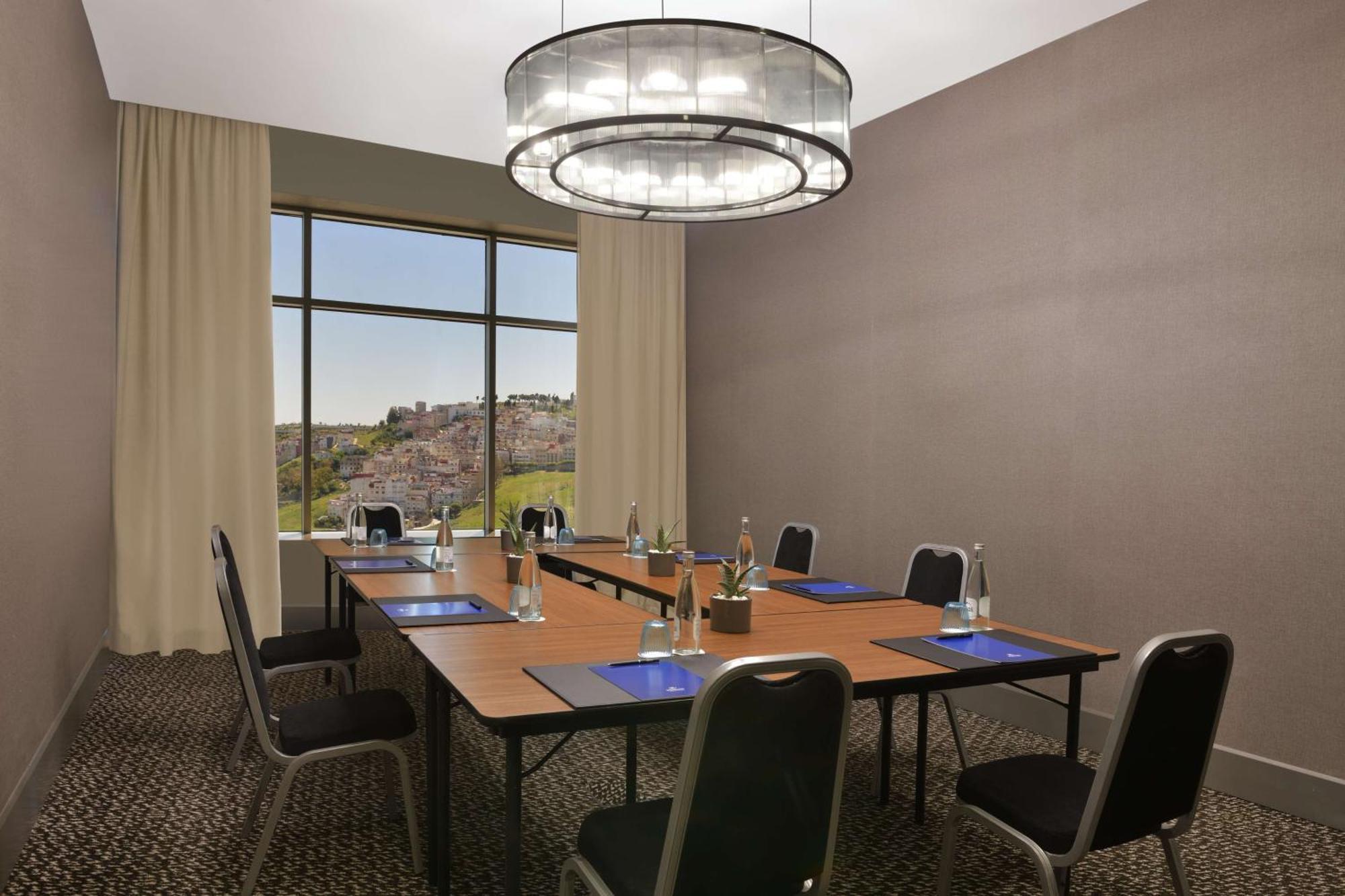 Hilton Tanger City Center Exteriér fotografie A typical boardroom