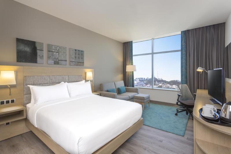 Hilton Tanger City Center Exteriér fotografie A typical guest room at the Hilton Garden Inn